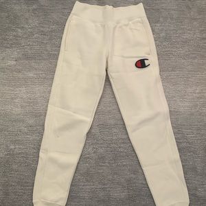 Super cute champion sweat pants🤩